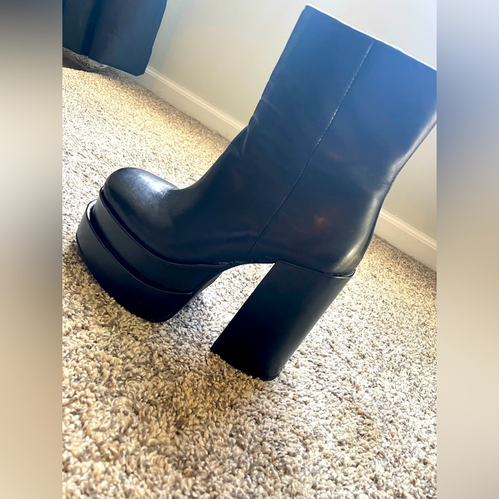 Cobra Steve Madden booties!